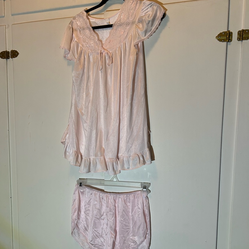 Vintage Nancy King Soft Pink Ruffle Trim Pajama Set